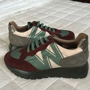 Wonder women’s tennis shoes